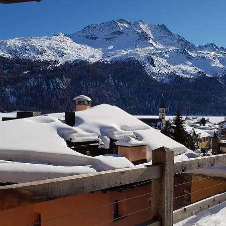 Chesa Bellaval, Haus Chamuotsch 3 1 2-zimmerwohnung Lejlighed