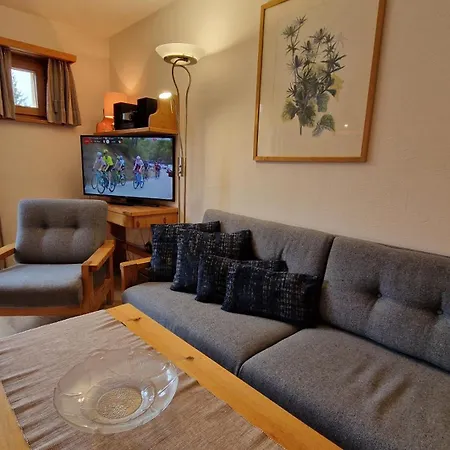 شقة Chesa Bellaval, Haus Chamuotsch 3 1 2-zimmerwohnung سيلفابلانا